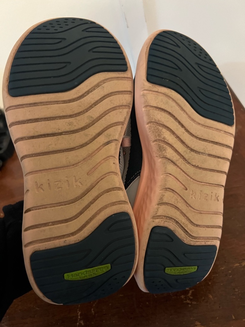Kizik Hands-Free The Easiest Shoes You will Ever Put On Women's 6 wide - Picture 6 of 11
